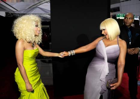Nicki-Minaj-Christina-Aguilera-caught-up